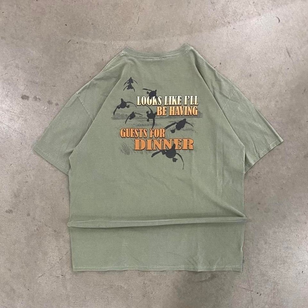 Vintage 90s Cabela's "Looks Like I'll Be Having Guests For Dinner" Tee Size L